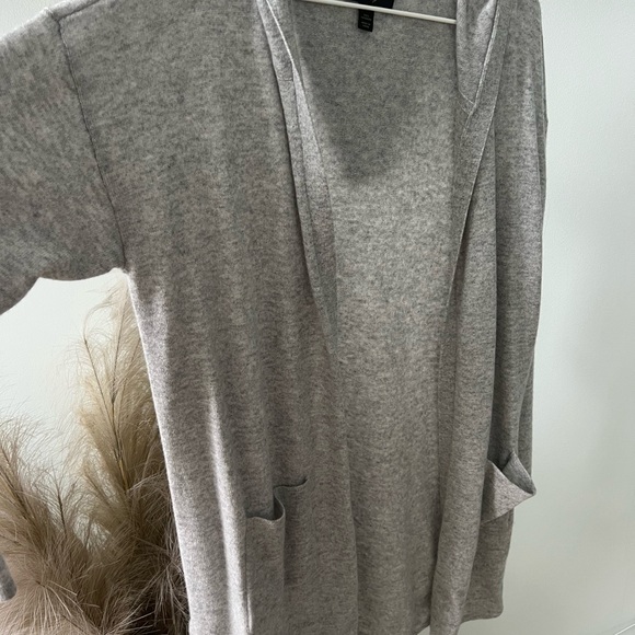 Grey cashmere sweater - Picture 4 of 4